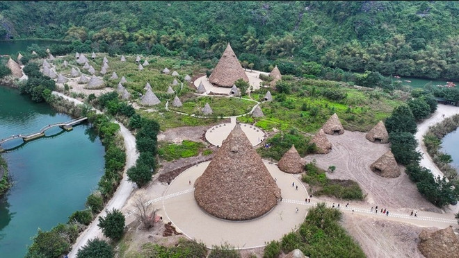 Espace culturel de l’île de Khê Côc, qui fait partie du complexe paysager de Tràng An, dans la province de Ninh Binh. Photo: VOV Khe Coc.jpg