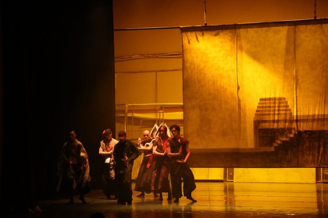 Face à l’infini VOV.jpg