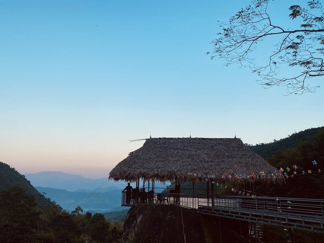 Phiêng Phàng devient une destination attrayante pour les amateurs de tourisme expérientiel et communautaire. Photo : Petrotimes village de Phiêng Phàn.jpg