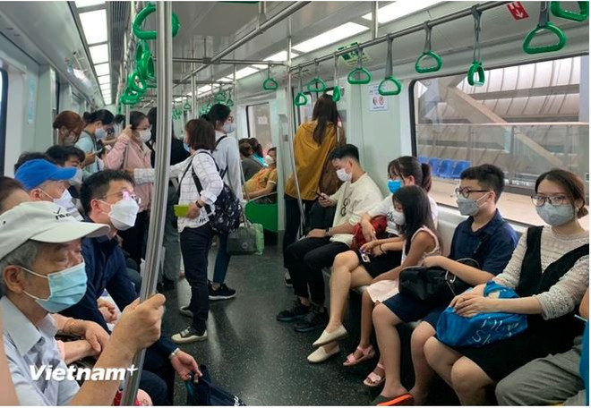 La ligne ferroviaire Cat Linh – Hà Dông dessert chaque jour un grand nombre de passagers. Photo: VietnamPlus ca linh ha dong.JPG