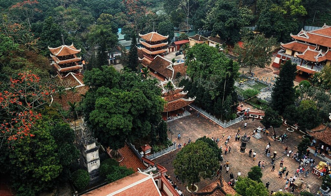 Le site touristique spirituel de la pagode des Parfums, dans le district de My Duc, à Hanoi. Photo : VNA Pagode des Parfums.jpg