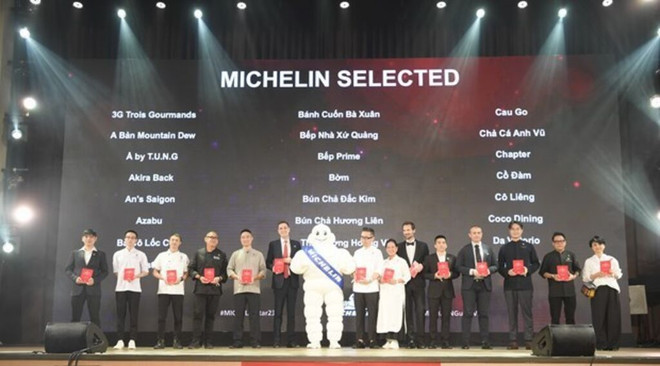 Cérémonie d'honneur d'une centaine de restaurants au Vietnam par le guide Michelin, le 6 juin 2023. Photo : VNA Michelin 2023.jpg