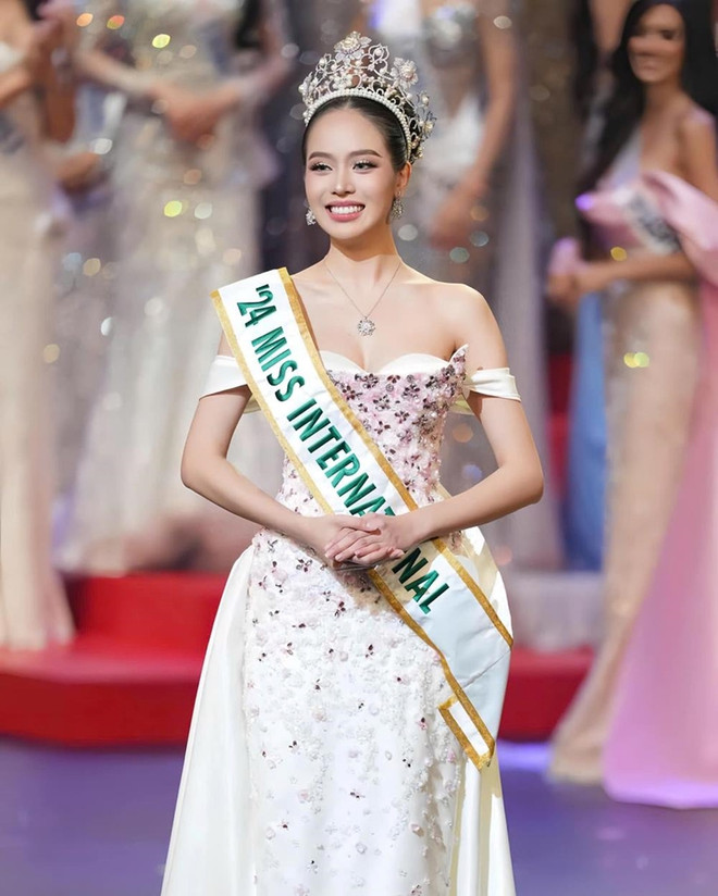 Huynh Thi Thanh Thuy couronnée Miss International 2024 au Japon. Photo: Laodong Miss International 2024.jpg