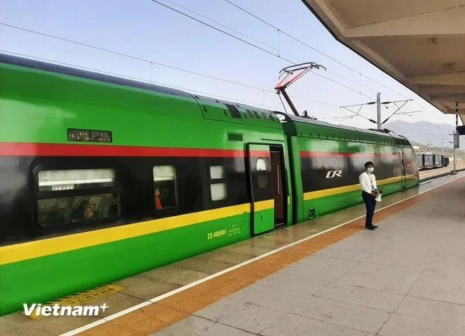 Le TGV est présenté comme une alternative soutenable au transport aérien. Photo : VietnamPlus TGV.webp