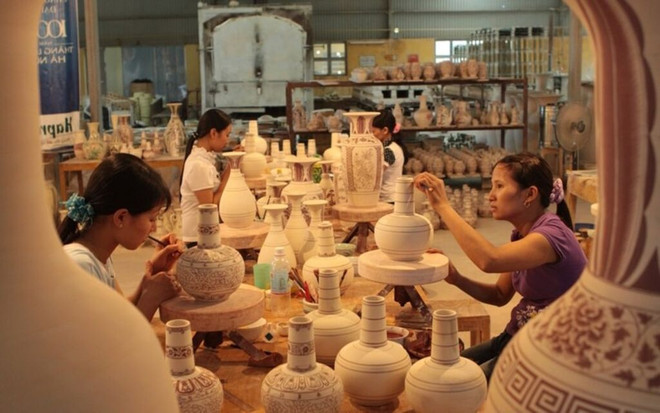 Un atelier de céramique à Bat Tràng. Photo : CTV atelier de céramique à Bat Tràng.jpg