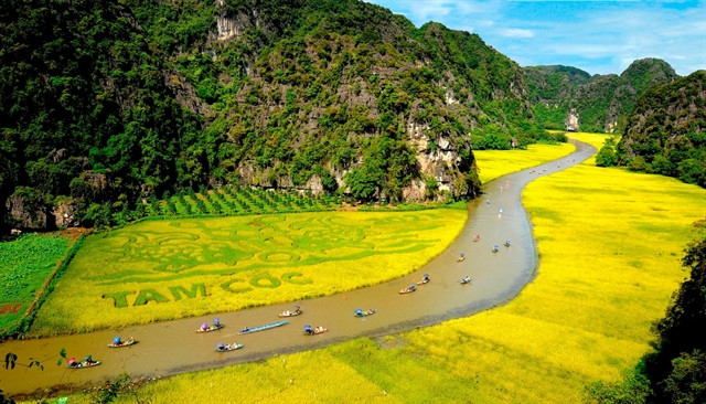 Vue d'en haut d'une partie du complexe paysager de Tràng An. Photo: VNA Tràng An.jpg