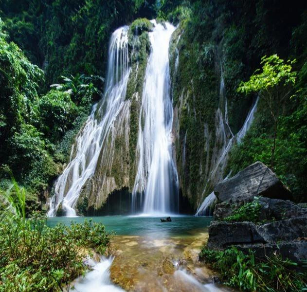 Cascade de Khuôi Nhi. Photo : Comité de gestion des zones touristiques de la province de Tuyên Quang cascade Khuôi Nhi.webp