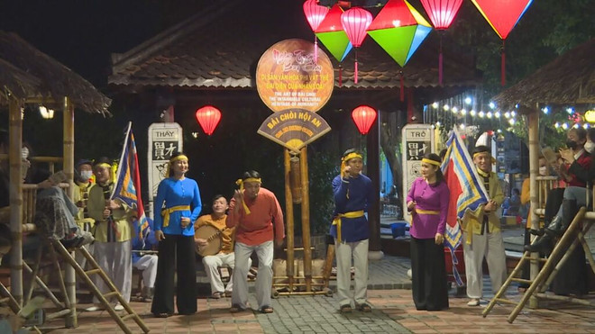 Fin 2023, Hội An a officiellement été désignée comme "Ville créative de l'UNESCO pour l'artisanat et les arts populaires". Photo: CVN Ville créative de l'UNESCO.jpg