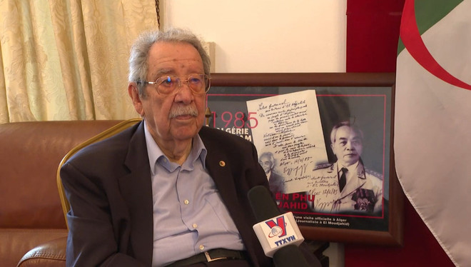 Le président de l’Association internationale des "Amis de la Révolution algérienne, Djoudi Noureddine". Photo : VNA Djoudi Noureddine.jpg