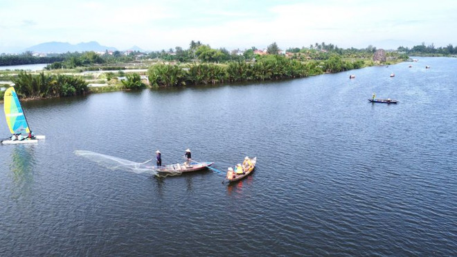 Sur la rivière de Cô Co. Photo: hoianworldheritage.org.vn Cổ Cò.jpg