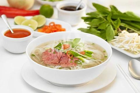 Le pho de Hanoi est réputé comme le plat emblématique de la capitale, bien qu’il soit préparé dans plusieurs lieux du monde. Photo : Blogdulich pho Blogdulich.webp