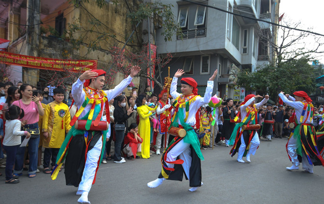 La danse Bông de Trieu Khuc. Photo : NDEL danse Bông.jpg