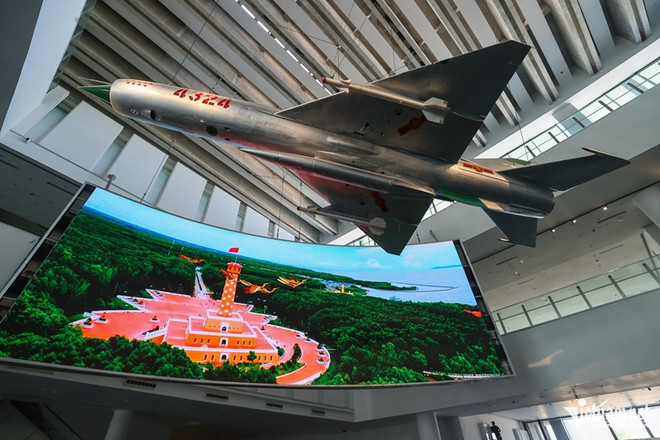 Le chasseur MiG-21. Photo: Vietnamnet chasseur MiG-21.jpg