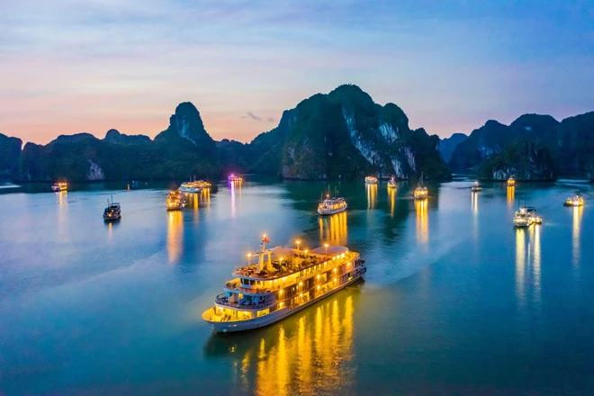 La baie de Ha Long est une destination incontournable pour sa beauté surnaturelle et ses expériences attractives. Photo : Shutterstock Ha Long Bay Shutterstock.webp