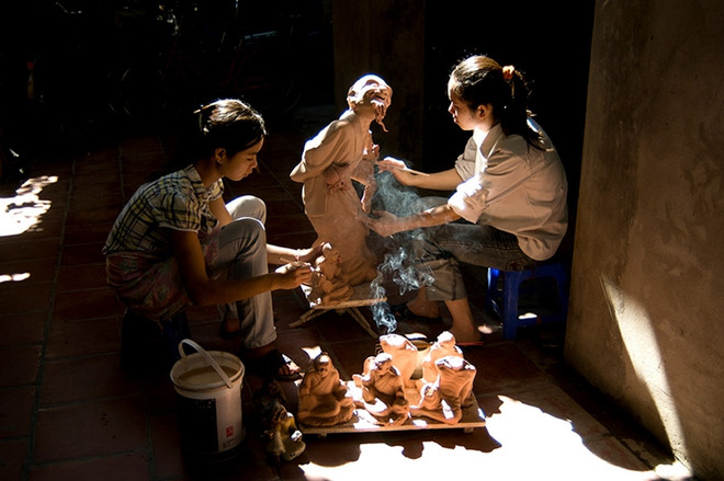 Situé sur la rive gauche du fleuve Rouge, dans la banlieue de Hanoi, le petit village de céramique Bat Trang met en scène un artisanat tout en finesse. Photo: CPV Bat Tràng.jpg