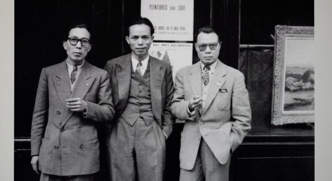 Vu Cao Dam entouré de Mai Thu et Lê Phô lors de l'exposition de peintures sur soie de Vu Cao Dam à la galerie Van Ryck, à Paris, en 1946. Photo d'archive: Alain Le Kim/Cernuschi vu cao dam.jpg