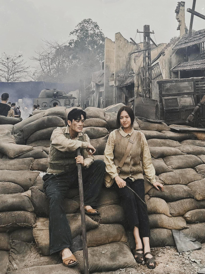 Le film "Đào, Phở và Piano" raconte une histoire d’amour dans le contexte de la défense de Hanoï à l’hiver 1946. Photo: kenh14 kenh14.vn.jpg