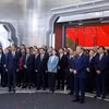 Le haut dirigeant Tô Lâm et la haute délégation vietnamienne en visite au Centre Chine–ASEAN de coopération pour l’innovation en intelligence artificielle à Nanning. Photo: VNA