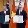 Les dirigeants To Lam et Anthony Albanese à la remise des documents de coopération entre les deux pays. Photo : VNA