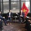 Le vice-Premier ministre permanent Nguyên Hoa Binh rencontre José Fernández da Ponte, président de la Fondation de développement Stellar. Photo: VTV