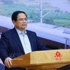 Le Premier ministre Pham Minh Chinh, président du Comité de pilotage des ouvrages majeurs et projets nationaux dans le secteur ferroviaire, s'exprime lors de la réunion. Photo: VNA