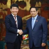 Le Premier ministre Pham Minh Chinh (droite) et Yamamoto Ichita, gouverneur de la préfecture de Gunma (Japon). Photo: VNA