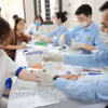 Examens de santé périodiques au quartier de Bach Mai, à Hanoi. Photo: VNA