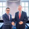 L’ambassadeur du Vietnam en Autriche, Vu Lê Thai Hoang (gauche), et le gouverneur Thomas Stelzer. Photo: VNA