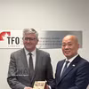 Vu Ba Phu, directeur de Vietrade (droite) et Steven Tipman, directeur exécutif de TFO Canada. Photo : VNA