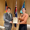 Le consul général du Vietnam à Perth, Pham Hai Anh, et Pamela Currie, directrice du Bureau du ministère australien des Affaires étrangères et du Commerce (DFAT) pour l’Australie-Occidentale. Photo: VNA