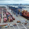 Activités d'import-export au port de Lach Huyên, ville portuaire de Hai Phong (Nord). Photo: VNA