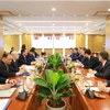 Le ministre de la Construction Trân Hông Minh reçoit Philippe Tabarot, ministre délégué aux Transports, auprès du ministère français de la Transition écologique et de la Cohésion des territoires, en visite au Vietnam. Photo: VNA