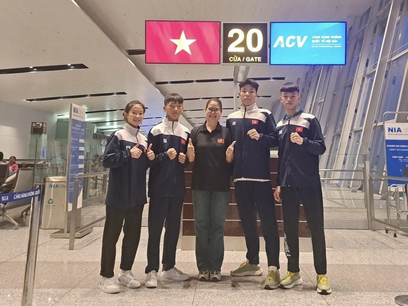 Quatre athlètes vietnamiens aux Championnats d’Asie des Jeunes de MMA 2025. Photo : VMMAF.