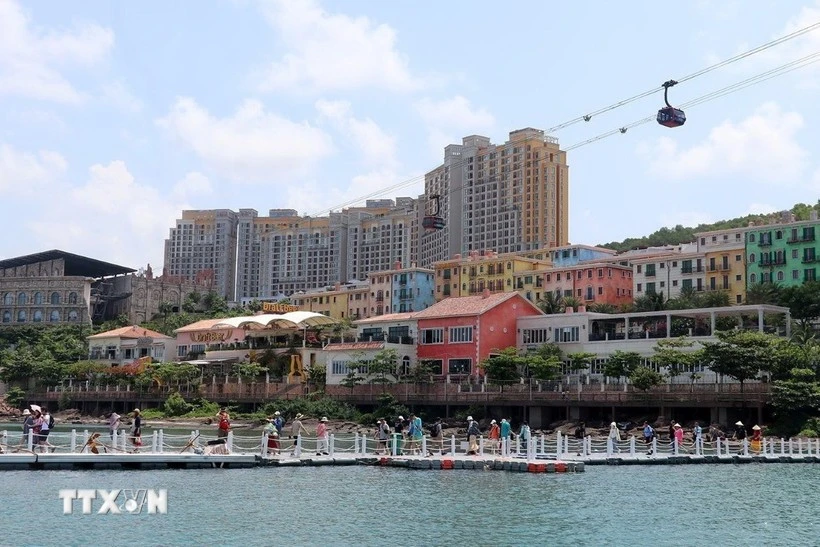 Un coin d'une zone urbaine moderne au sud de l'île de Phu Quoc (An Giang). Photo : VNA 