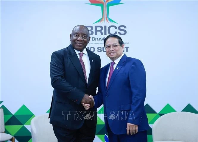 Le Premier ministre Pham Minh Chinh (droite) et le président sud-africain Cyril Ramaphosa. Photo : VNA. 