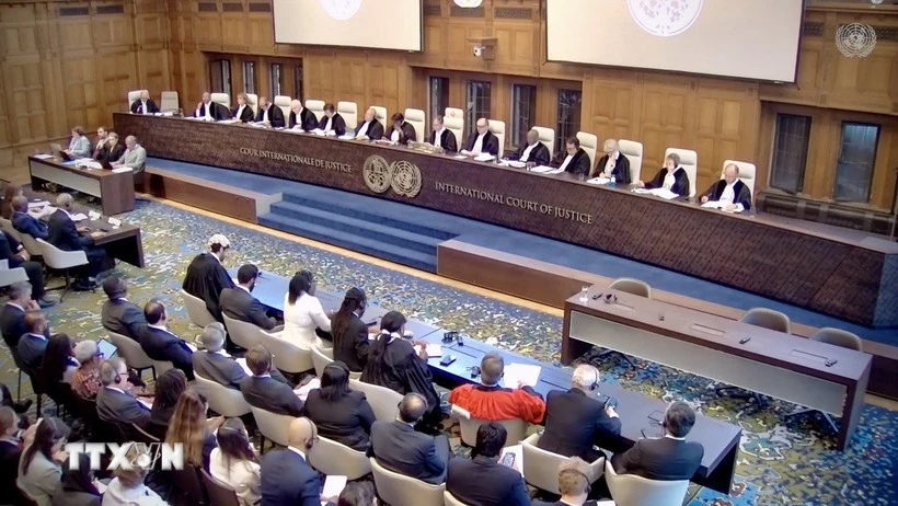 Des dirigeants de l'ONU assistent à la réunion pour annoncer l'avis consultatif de la CIJ. Photo : VNA. 