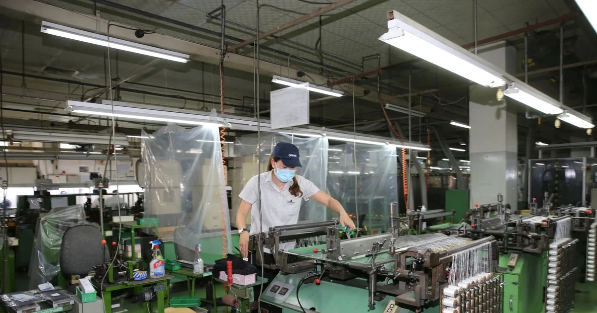 Selon le Département des Finances de Ho Chi Minh-Ville, le montant total des investissements directs étrangers (IDE) dans la mégapole du Sud atteint près de 8,37 milliards de dollars en 2025. Photo : kinhtedothi.vn 