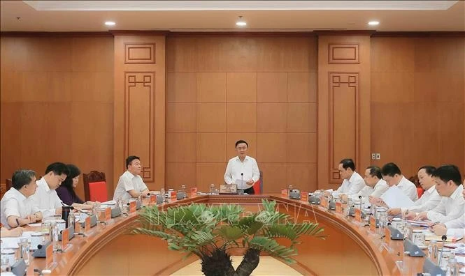 Trân Câm Tu, membre du Bureau politique et permanent du Secrétariat du Comité central du Parti communiste du Vietnam (PCV), s'exprime lors de la réunion. Photo: VNA 