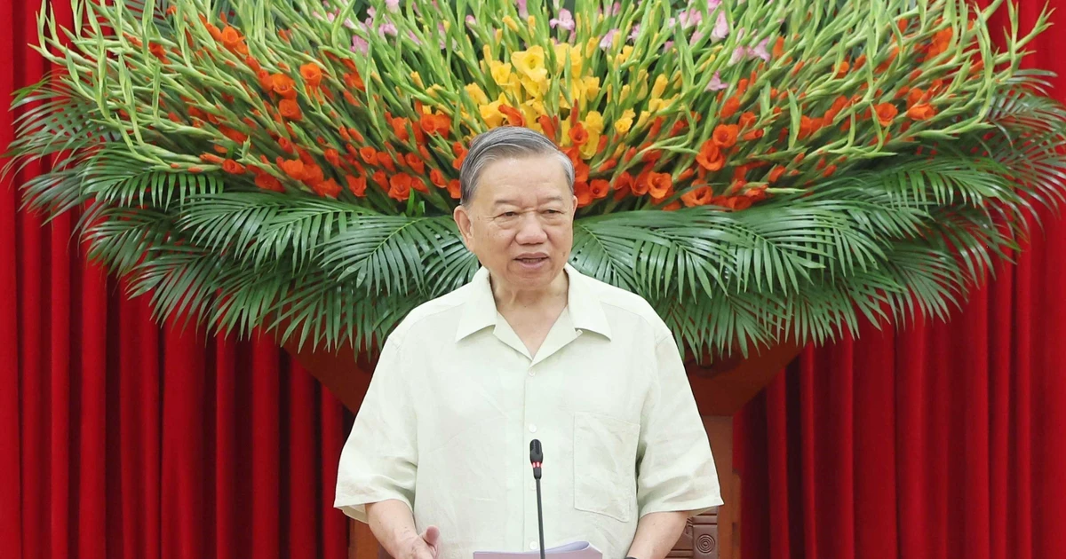 Le secrétaire général du Parti Tô Lâm, également chef du Comité central chargé du développement des sciences, des technologies, de l’innovation et de la transformation numérique, s'exprime lors de la réunion. Photo : VNA.