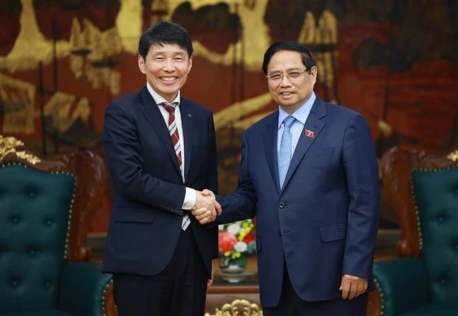 Le Premier ministre Pham Minh Chinh (droite) et Yamamoto Ichita, gouverneur de la préfecture de Gunma (Japon). Photo : VNA.