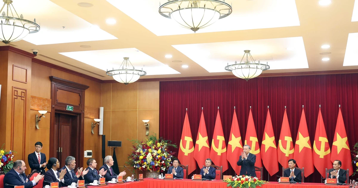 Le secrétaire général du Parti communiste du Vietnam To Lam, a reçu, le 1er septembre à Hanoï, une délégation de dirigeants et représentants de Partis politiques venus d’Asie, d’Europe, d’Amérique et d’Afrique venus pour la Fête nationale. Photo : VNA. 