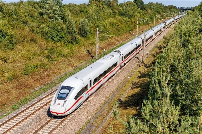 Le projet de chemin de fer à grande vitesse Nord-Sud, sans précédent au Vietnam, se distingue par son envergure inédite.