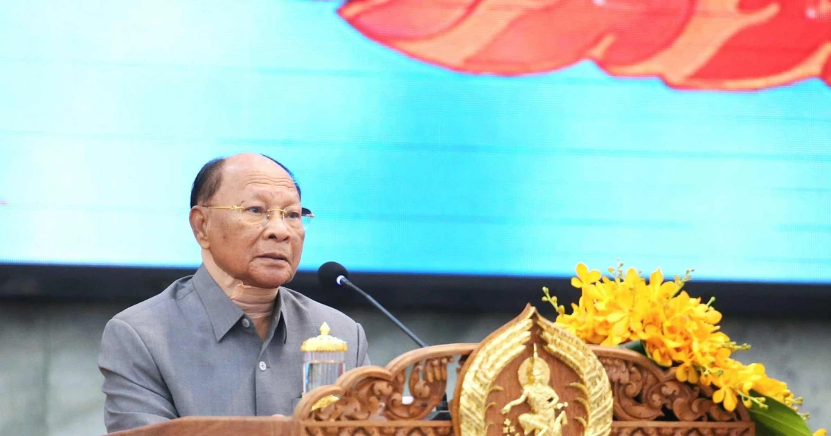 Samdech Akka Moha Ponhea Chakrei Heng Samrin, président honoraire du Conseil consultatif suprême du Roi du Cambodge et président honoraire du Parti du peuple cambodgien.