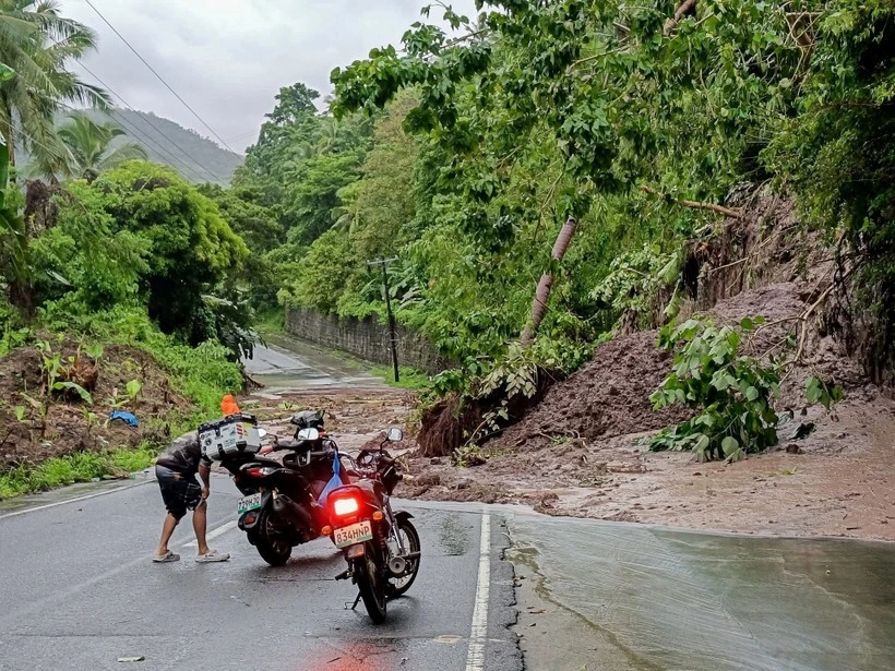 Glissement de terrain provoqué par le typhon Bualoi dans la province de Leyte, aux Philippines, le 26 septembre 2025. Photo : Xinhua/VNA. 