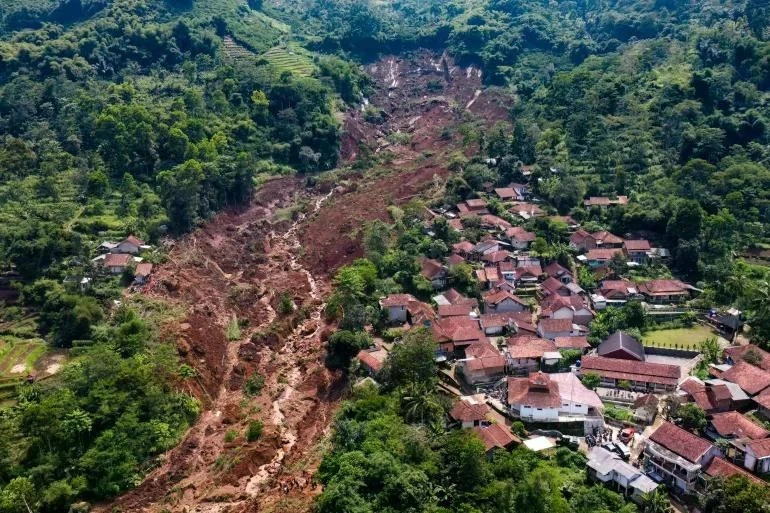 Sept morts et des centaines de disparus après un glissement de terrain ...