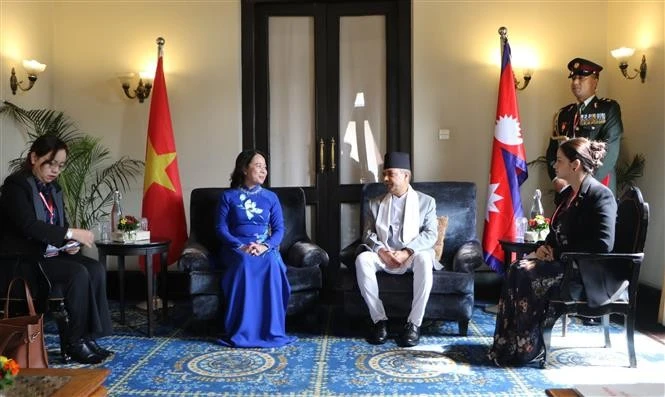 Le vice-président népalais Ram Sahaya Prasad Yadav et son homologue vietnamienne Vo Thi Anh Xuan lors de leur entretien le 24 août à Katmandou. Photo : VNA. 