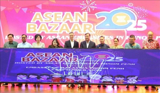 Lors de l'ouverture du bazar culturel et gastronomique de l’ASEAN 2025. Photo : VNA 