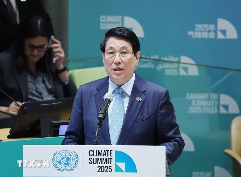 Le président Luong Cuong s'exprime lors du Sommet sur le climat. Photo : VNA.