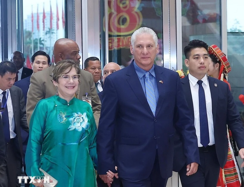 Le premier secrétaire du Comité central du Parti communiste cubain (PCC) et président cubain, Miguel Díaz-Canel Bermúdez et son épouse. Photo : VNA.