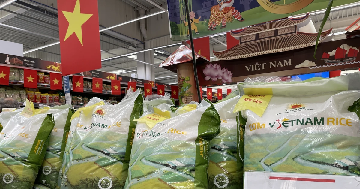 Le riz vietnamien présenté aux supermarchés Carrefour de la France ...